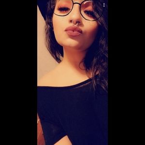 Meet your Posher, Iris